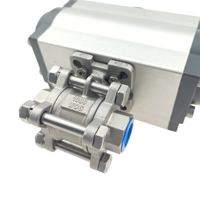 válvula de bola accionada_31 Válvula de bola roscada FNPT de 3 piezas de acero inoxidable atornillada y doble efecto NC accionada neumáticamente con kit de reparación